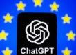Écran affichant l'interface de ChatGPT avec le drapeau de l'Union européenne en arrière-plan