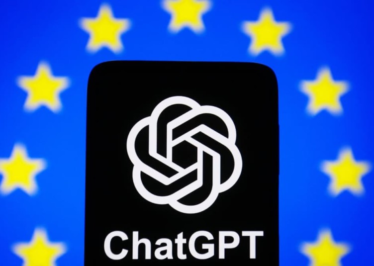 Écran affichant l'interface de ChatGPT avec le drapeau de l'Union européenne en arrière-plan